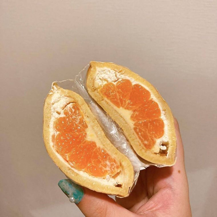 九州産みかんとクリームが入ったどら焼き