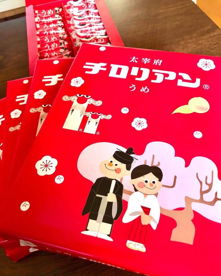 赤いパッケージのイラストがかわいチロリアン
