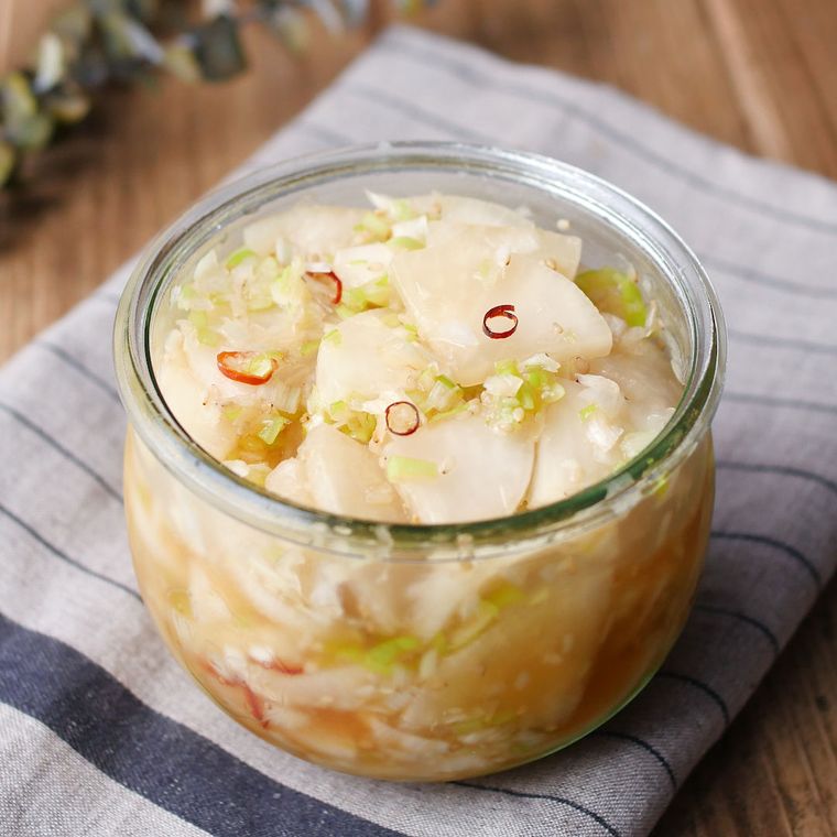 ガラスの保存容器に入ったねぎだく大根