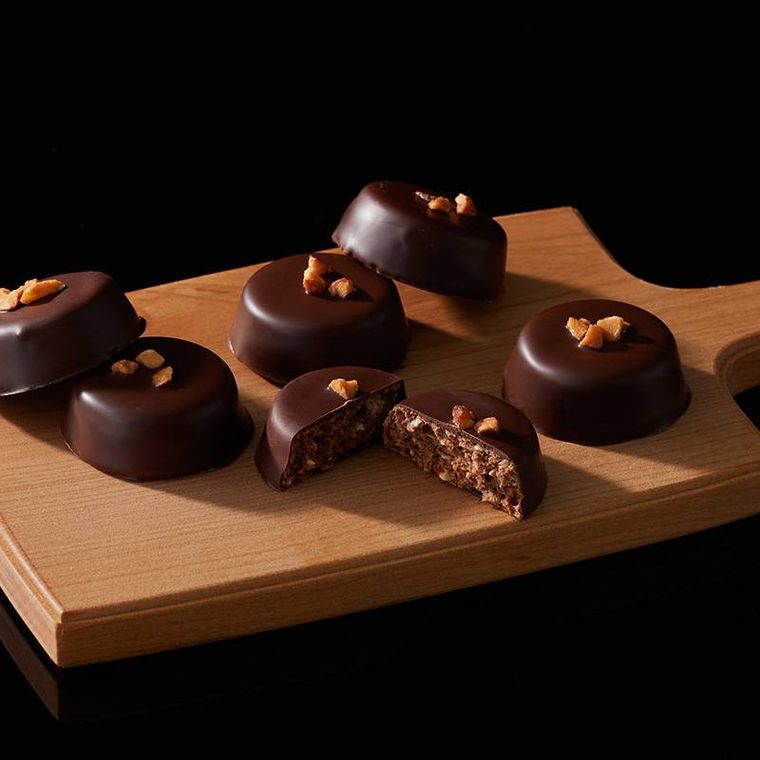 ルタオのリュンヌをカッティングボードに並べた様子