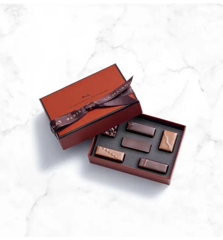 ラ・メゾン・デュ・ショコラのアタンションが6粒入ったボックス