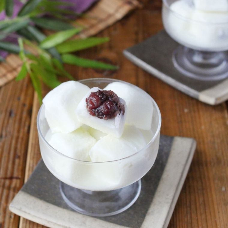 ガラスの器に入ったひと口アイスまんじゅう