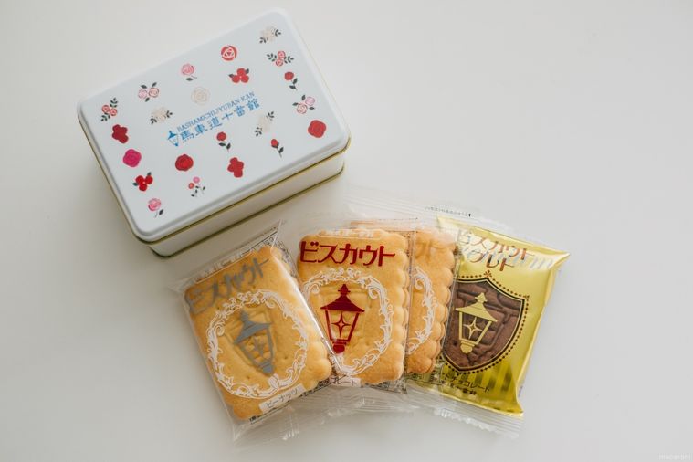 テーブルにある馬車道十番館のビスカウト