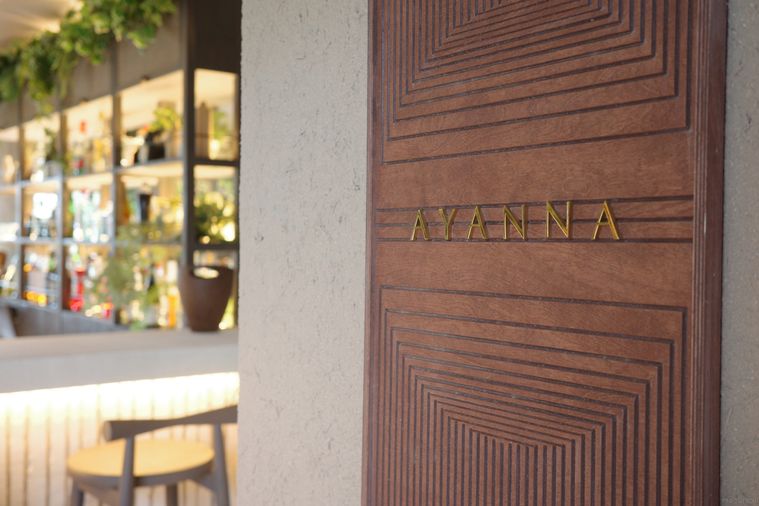 アヤンナの看板