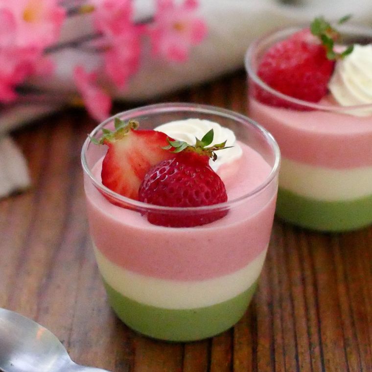 ピンク、白、緑のひしもち風レアチーズケーキ