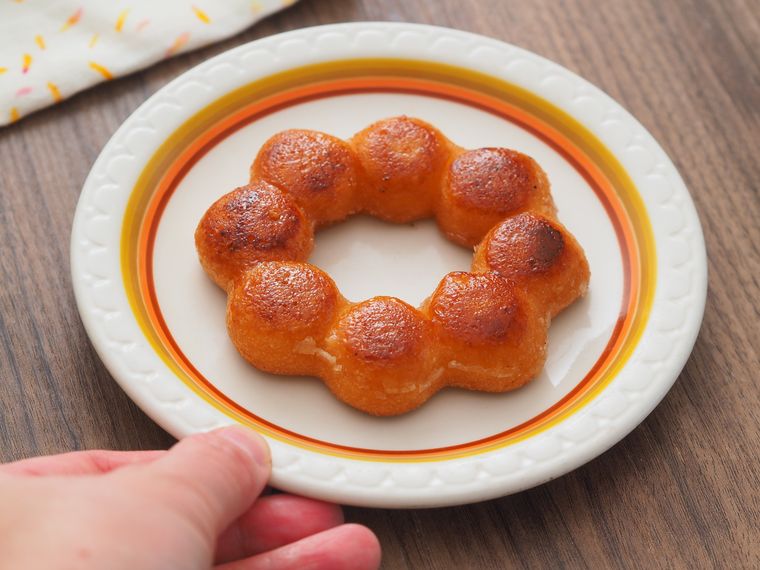 皿に盛られた焼きポンデリング