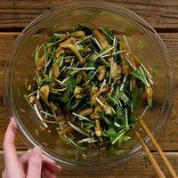 【作り方】きのこと水菜のホットサラダ