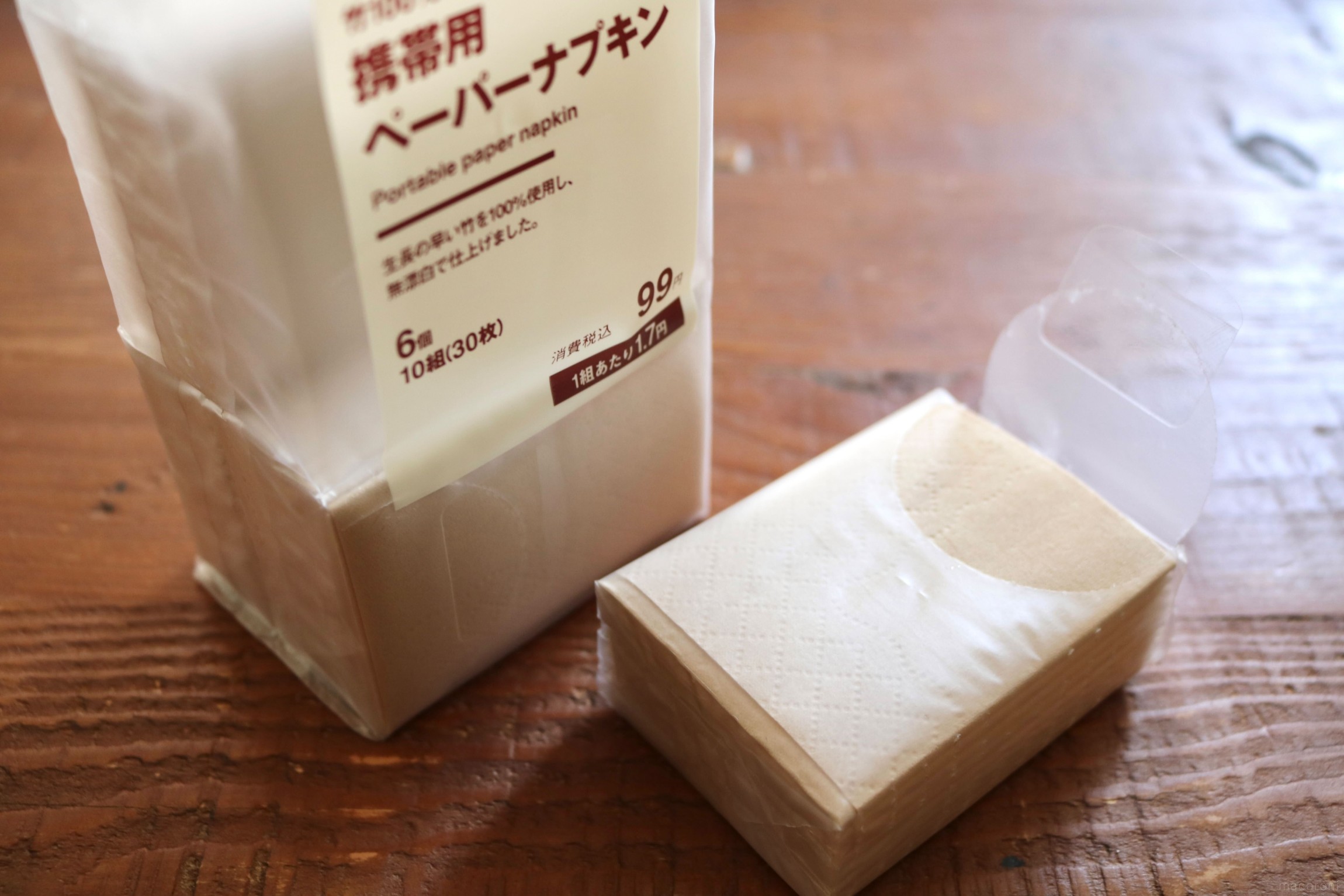 濡れたハンカチは卒業。無印の携帯用ペーパーナプキンが「想像以上に