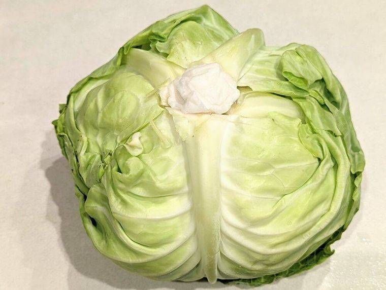 キャベツに芯をくり抜いて詰めたもの