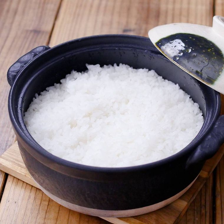 土鍋に入ったごはん