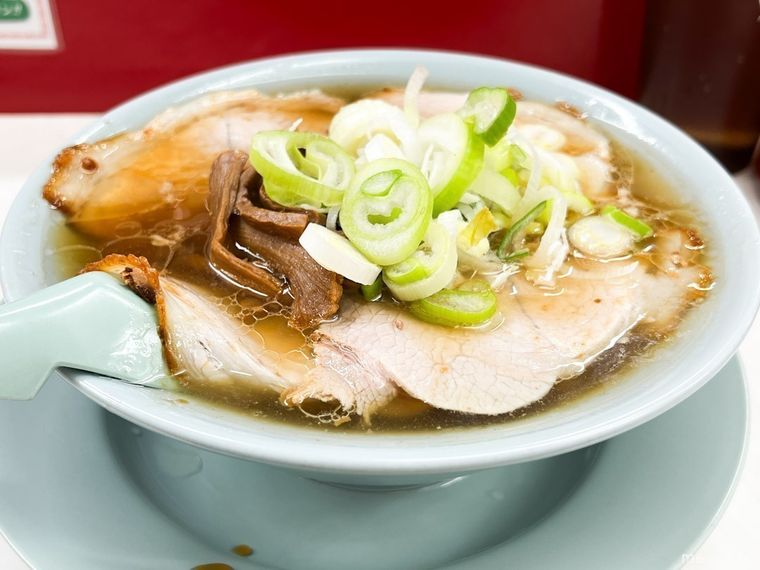 丼に盛られた新宿ナギチャンラーメンの中華そば