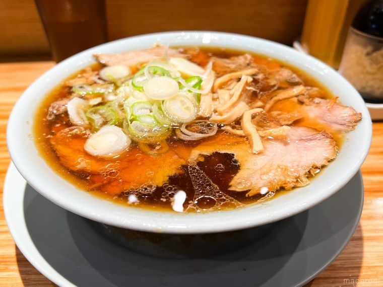 丼にたっぷり入ったひろちゃんラーメンの中華そば