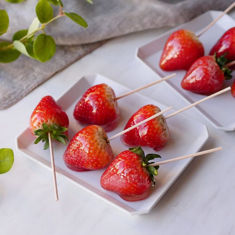 皿に盛られたいちごタンフル