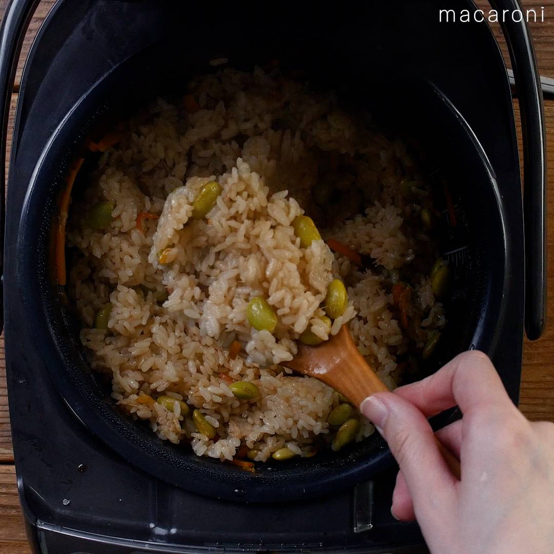 味付けはめんつゆで簡単！枝豆とツナの炊き込みご飯 - macaroni