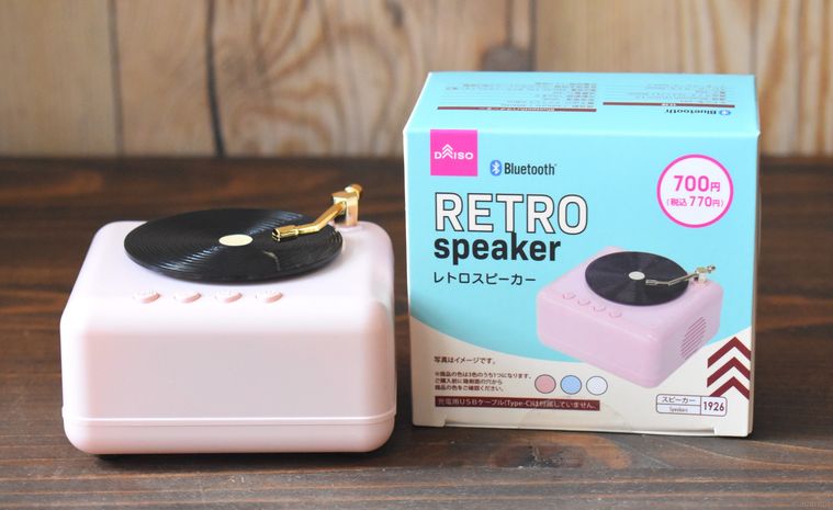 ダイソーのレトロスピーカーの本体とパッケージ