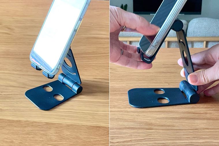 スマホを置いた折りたたみスマートフォンスタンド