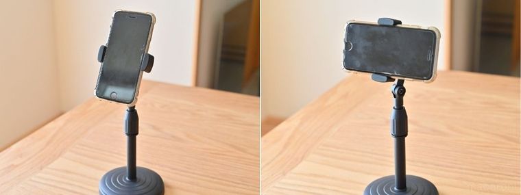 スマホをセットしている黒いスタンド