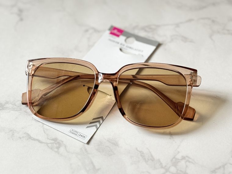 ダイソーファッションサングラススクエア、ビッグを置いた様子