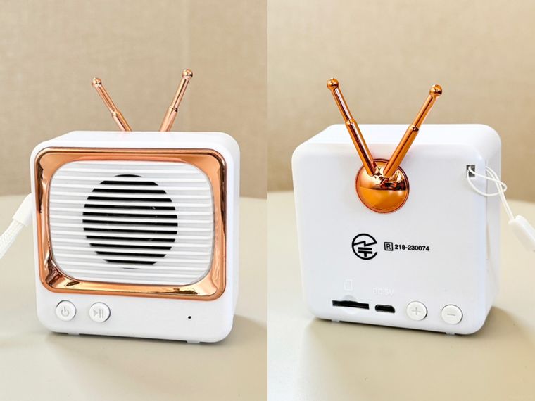 ダイソーレトロスピーカーミニ本体の正面とうしろ
