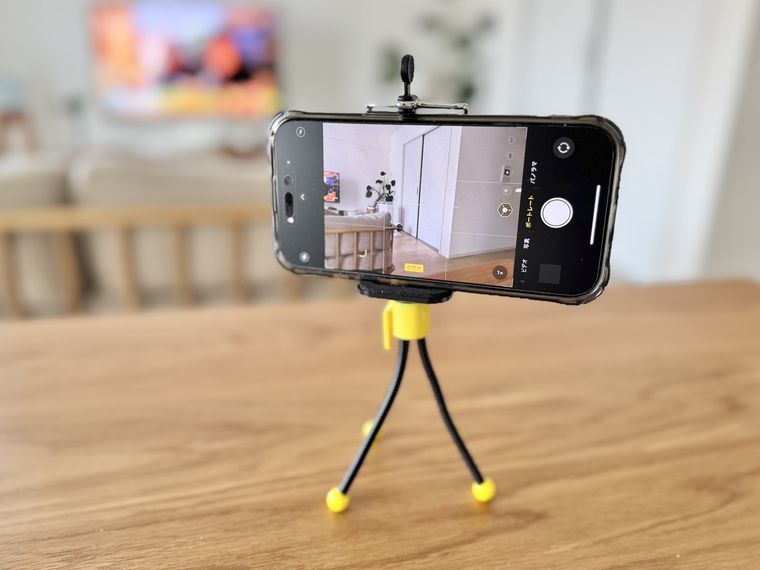 スマホ三脚スタンドで撮影している様子