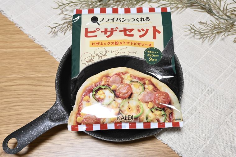 カルディのフライパンでつくれるピザセットのパッケージ画像