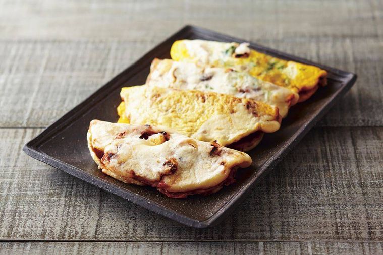 黒い器に盛られた阪神名物 いか焼き