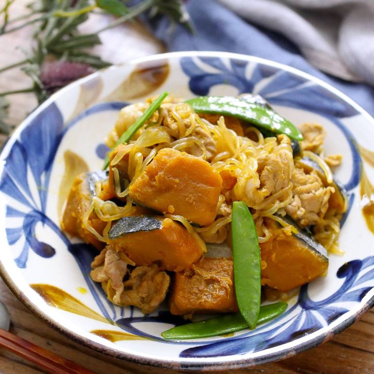 皿に盛り付けた肉じゃが風肉かぼちゃ