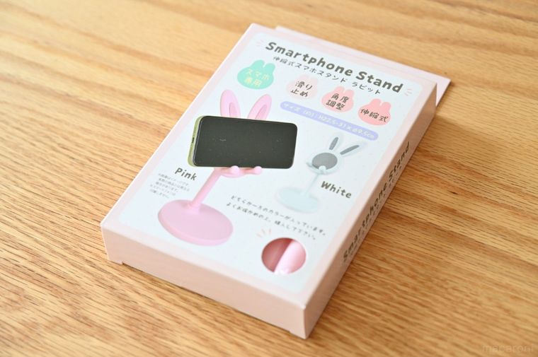 セリアの伸縮式スマホスタンド ラビットのパッケージ