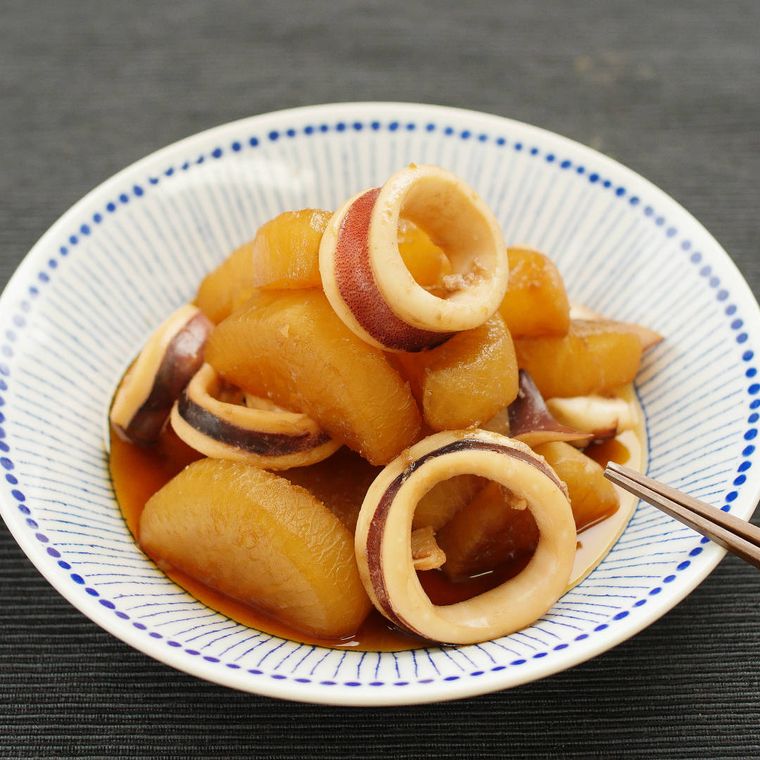 器に盛られたイカ大根