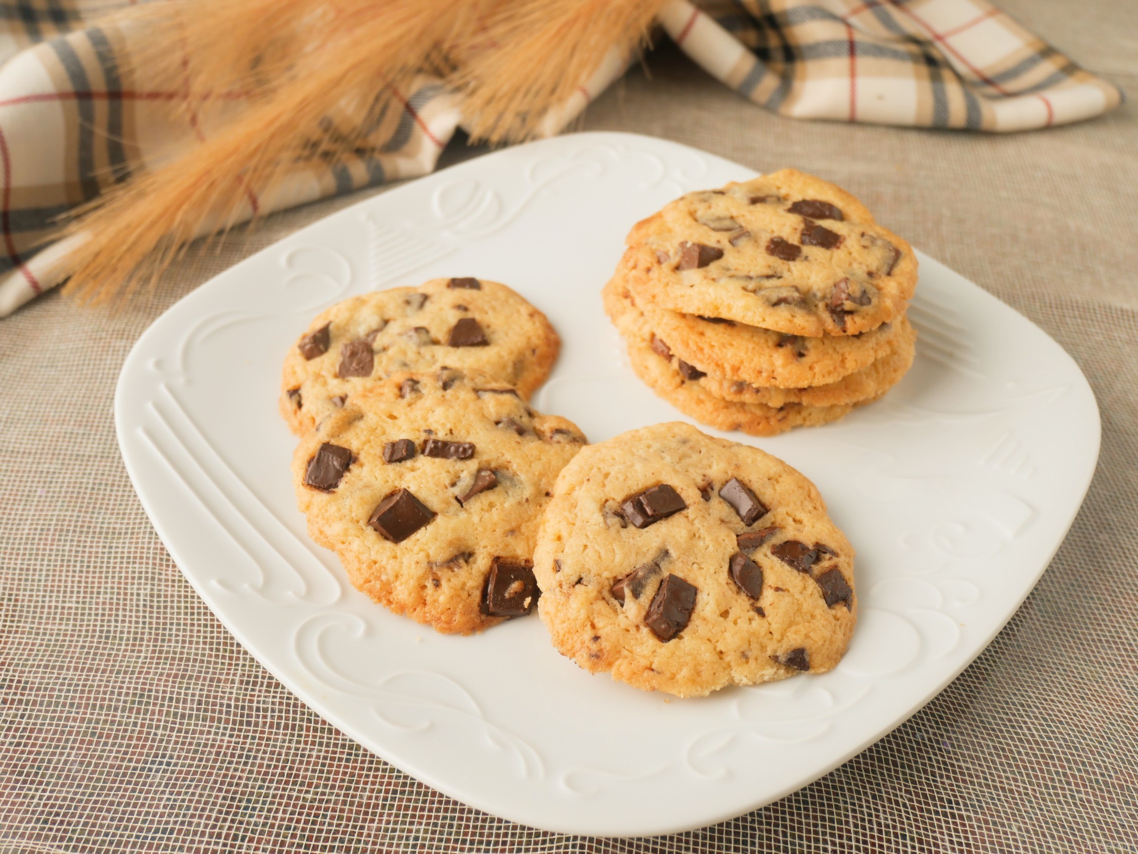 しっとり濃厚！チョコチャンククッキーの作り方。家で再現するコツも