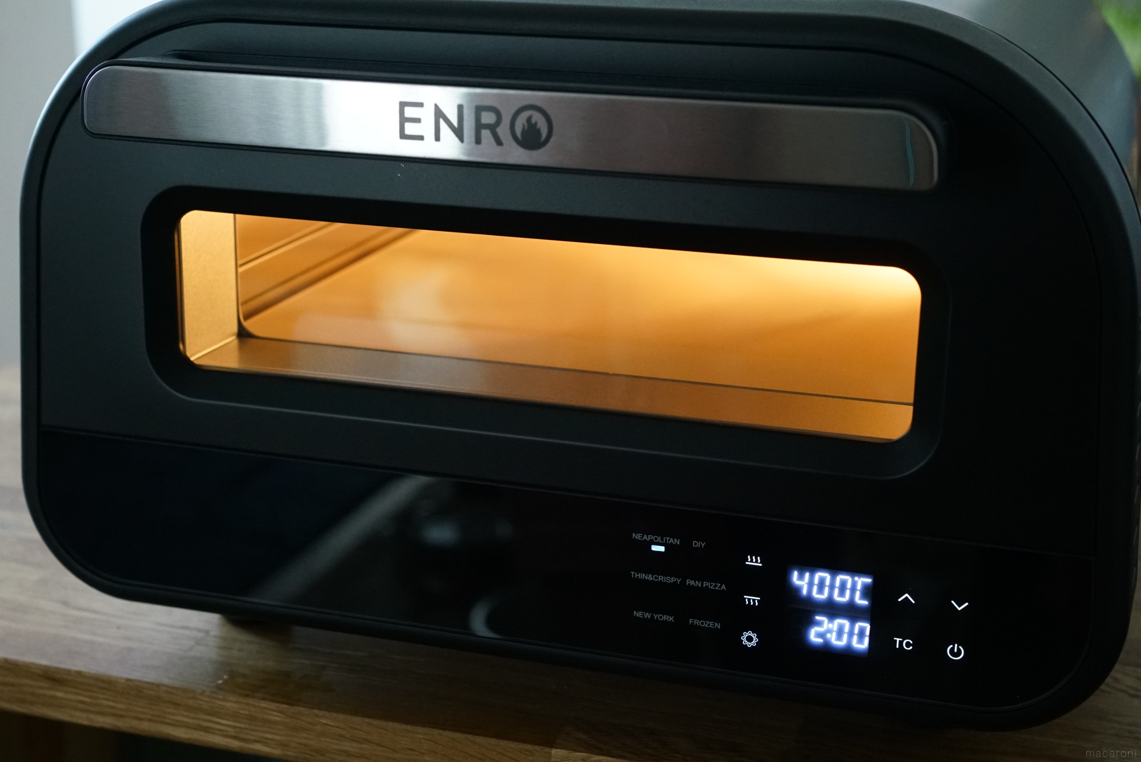 キッチンで使えるピザ窯。ENRO（エンロ）「電気式窯焼名人」が