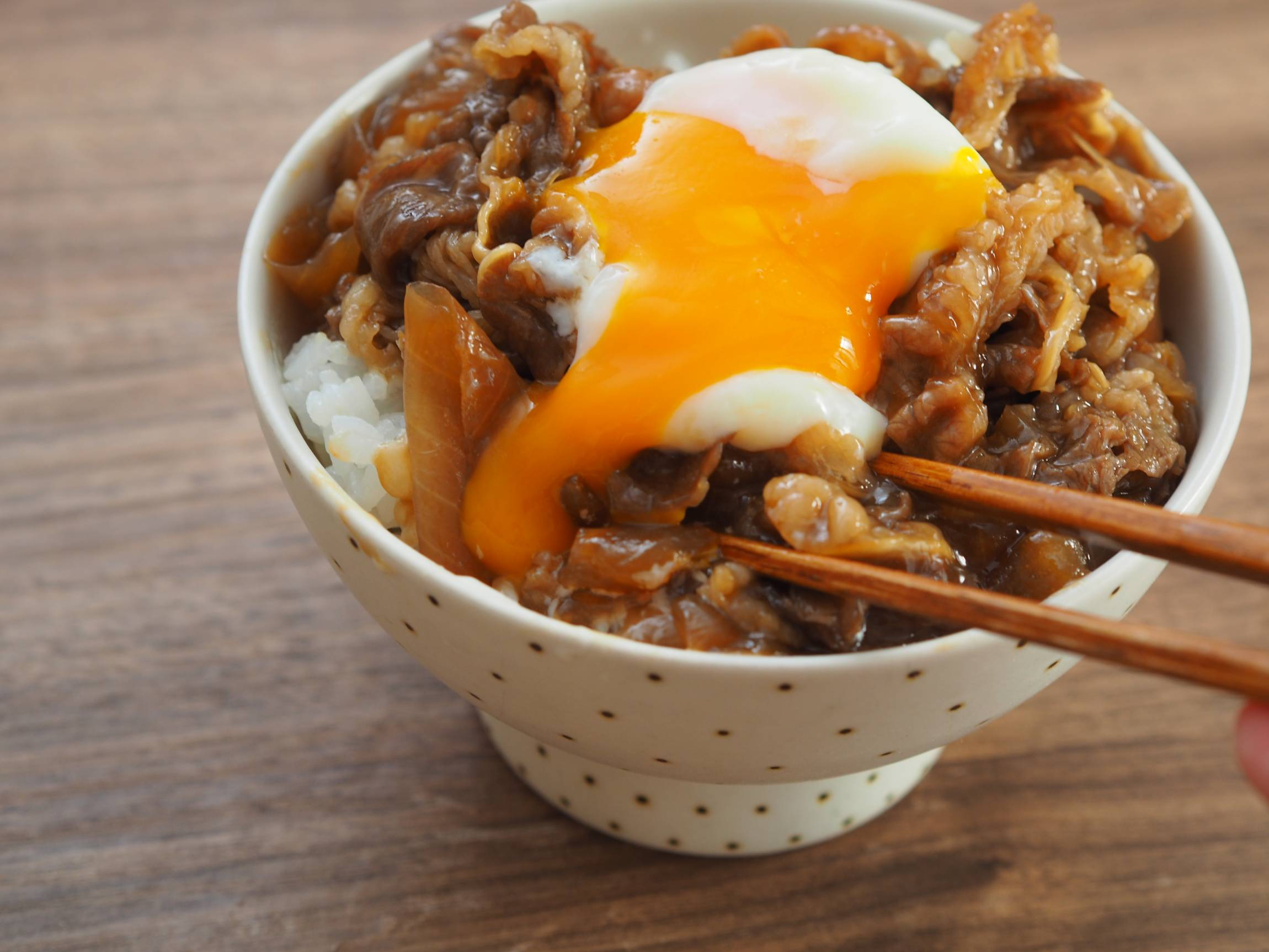 セブンの冷凍食品「特製牛皿」が使える！さらにおいしく食べる方法は