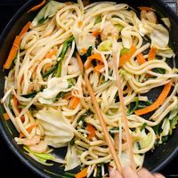 【作り方】エビたま焼きうどん