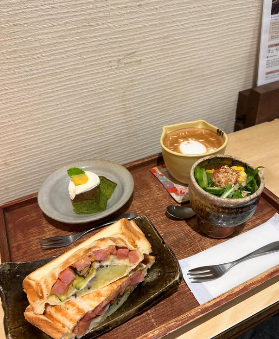 うつわcafeと手作り雑貨の店 ゆう 大阪梅田店のランチホットサンドセット