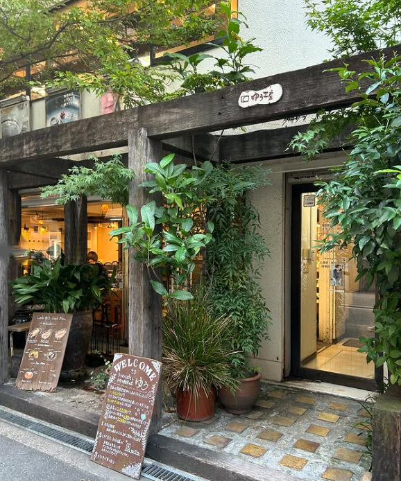 緑に囲まれたうつわcafeと手作り雑貨の店 ゆう 大阪梅田店外観