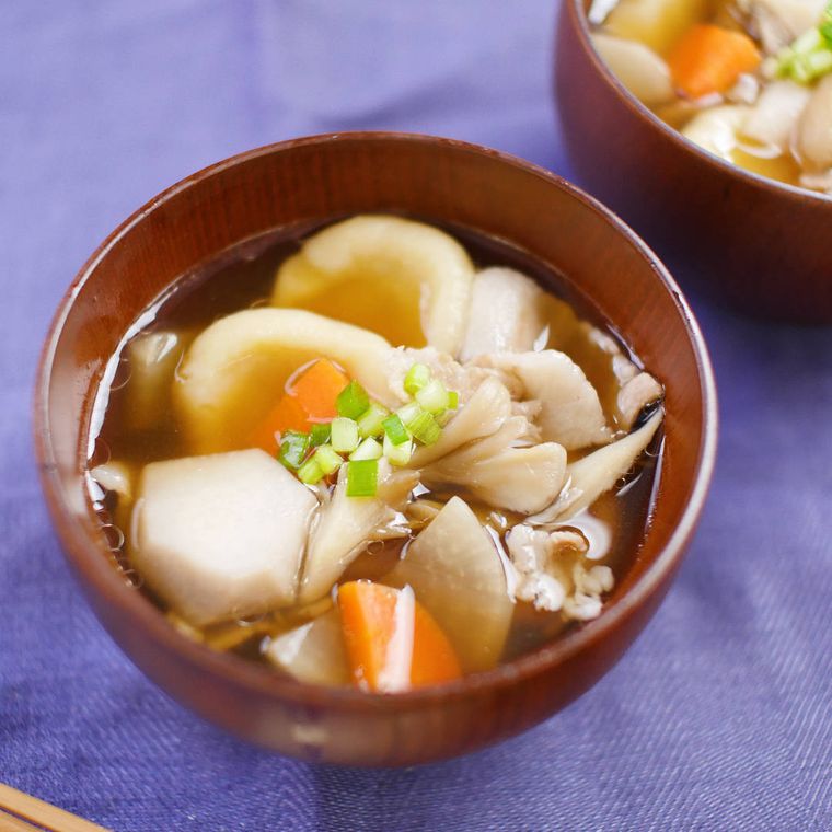 汁椀にすいとんが入っている