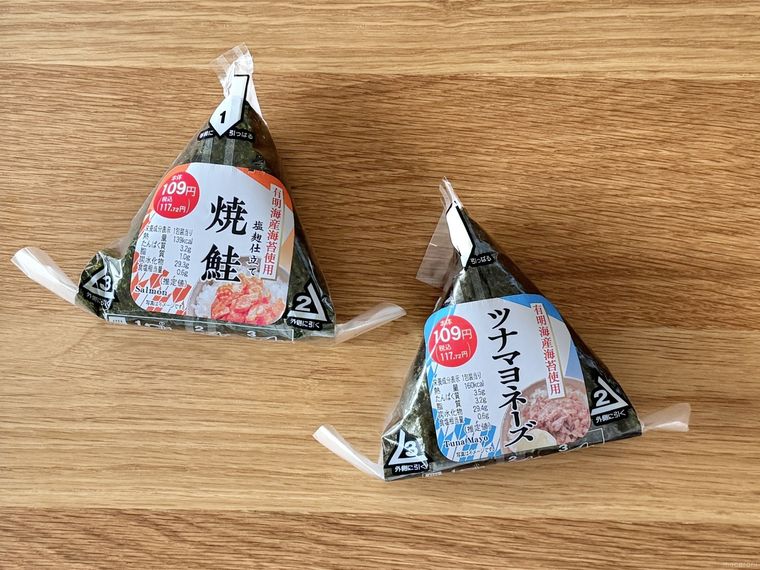 まいばすけっとの焼き鮭とツナマヨネーズのおにぎり