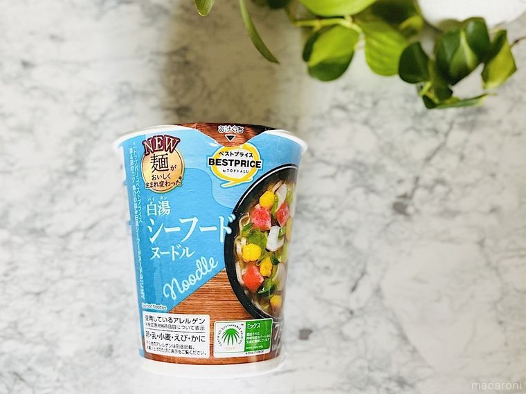 まいばすけっとの即席カップめん、白湯シーフードブードルのパッケージ
