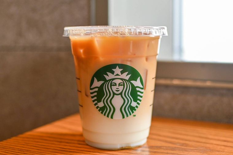 ほうじ茶クラシックティーラテにミルクとはちみつを追加したカスタムドリンク