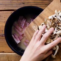 【作り方】ベーコンときのこの炊き込みご飯