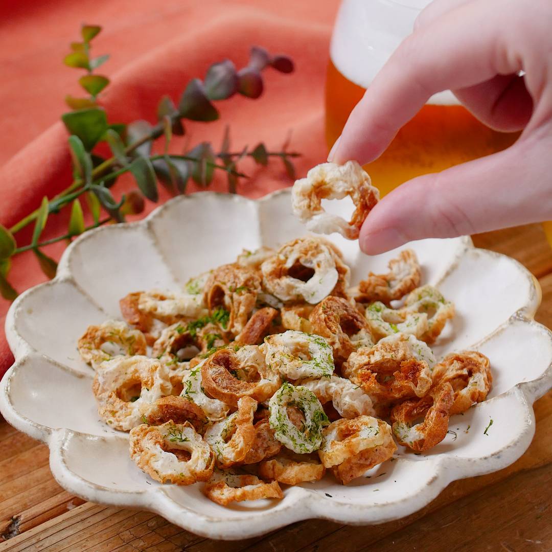 サクサク新食感！レンジで簡単 ちくわチップス - macaroni