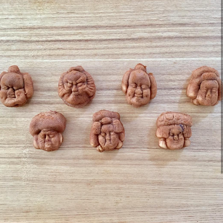 人形の顔をモチーフにした、さまざまな表情が楽しい文楽人形焼