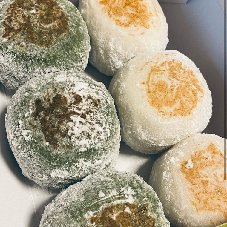 白餅とよもぎ餅の2種類が3個ずつ入ったお土産