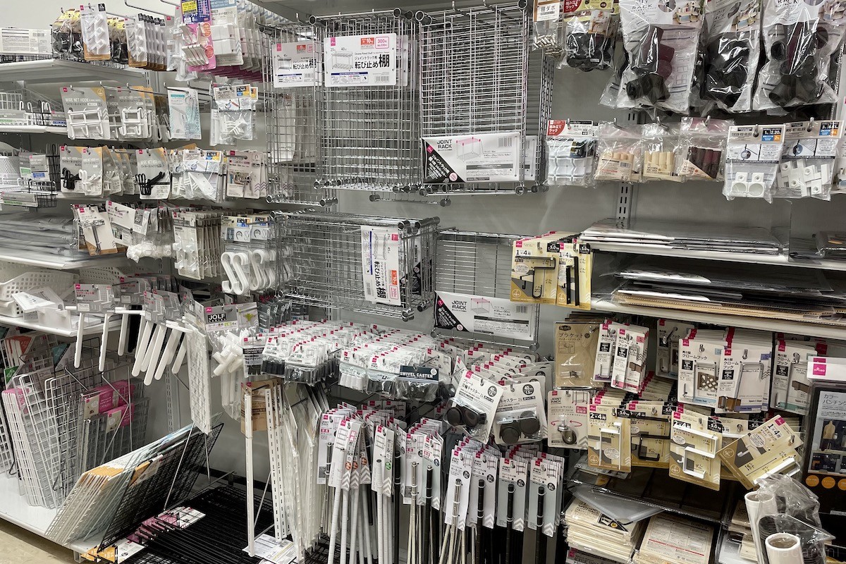 ちょっとした収納場所に！ダイソーのスチールラック活用術を紹介