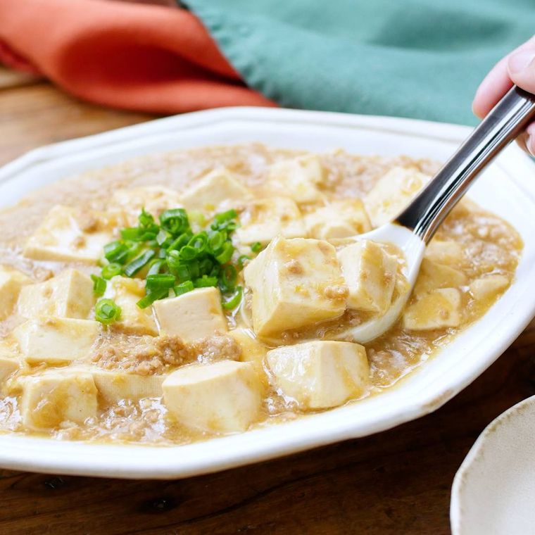 八角皿に盛り付けた麻婆豆腐