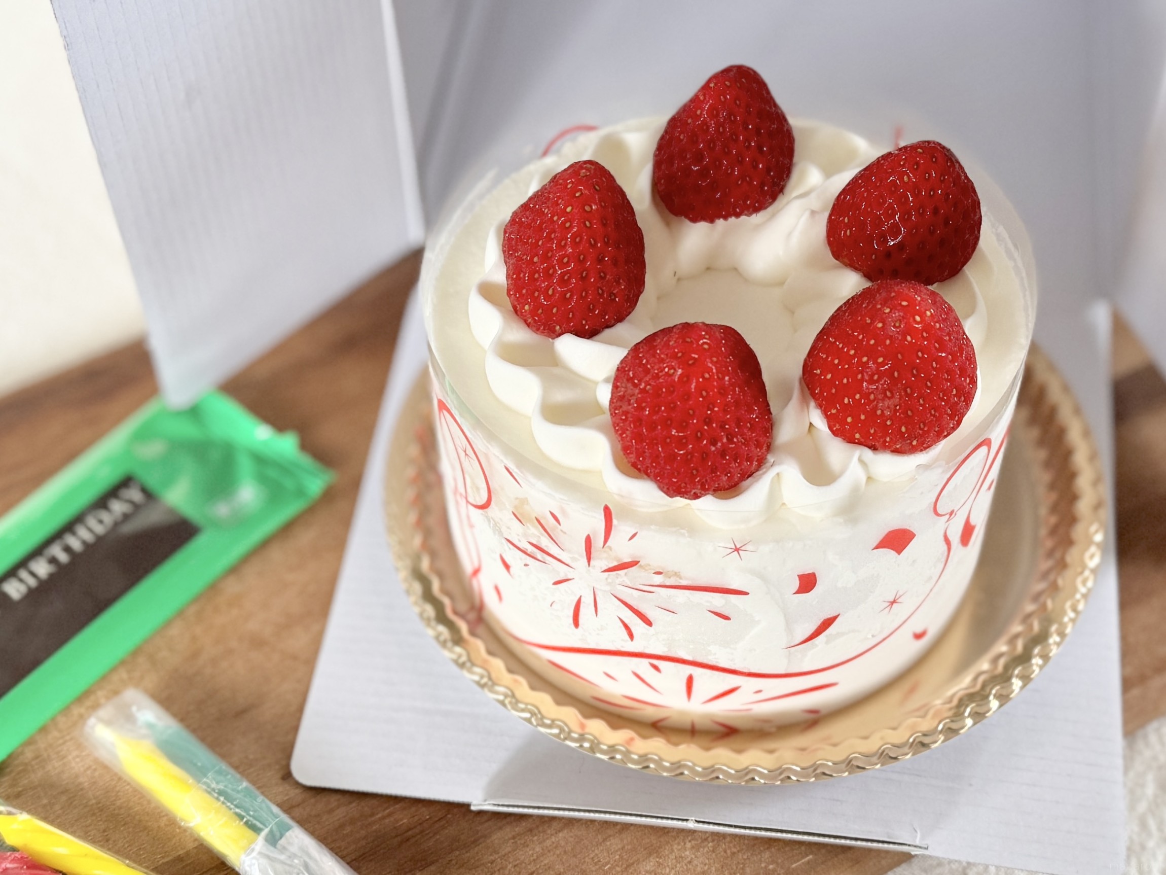 1000円台で買える!? シャトレーゼのコスパ最強ホールケーキを実食