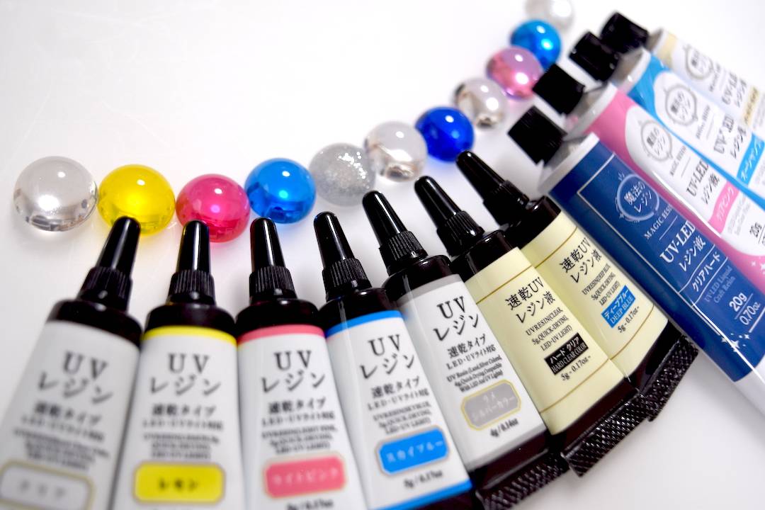 ハンドメイドに大活躍。ダイソーのレジン液を全種レビュー！カラー
