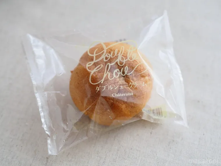 透明の袋に個包装されたシャトレーゼのダブルシュークリーム