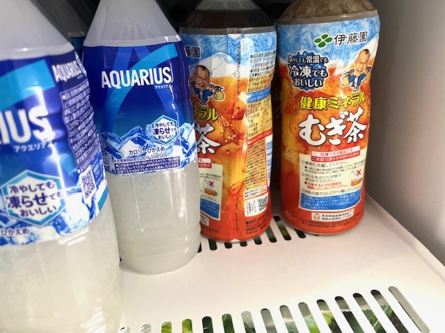 コンビニで買える冷凍ペットボトルの種類は？ 大手3社で調査してみた【セブン・ - macaroni