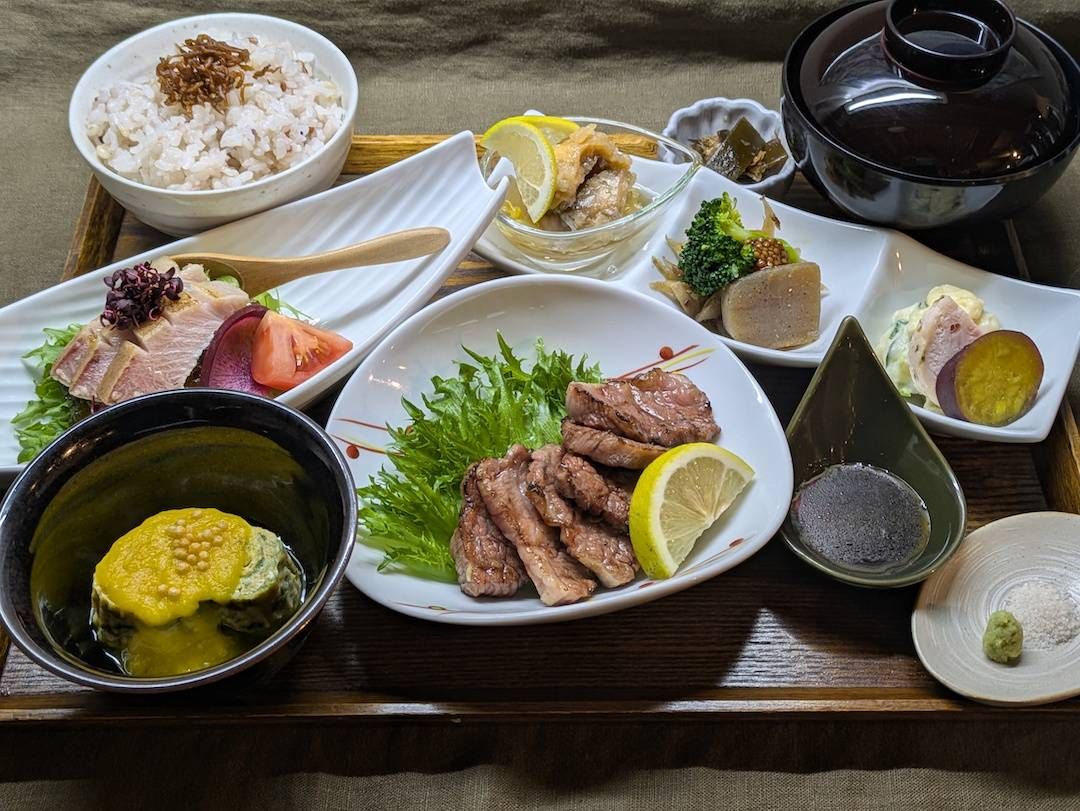 あかね和牛上カルビ炭火焼き定食夜ランチ